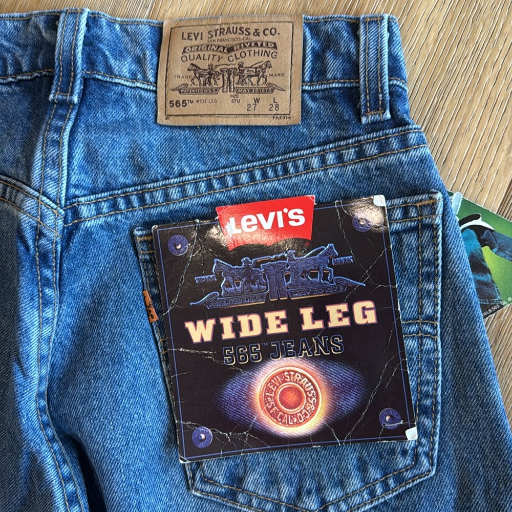 Vintage Wide Leg Levi’s 565 27x28